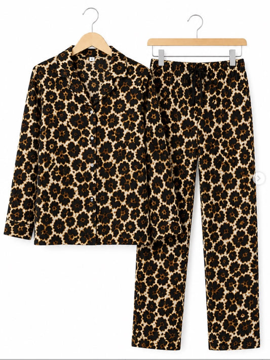 Leopar Desenli Kahve Düğmeli Pijama Takımı