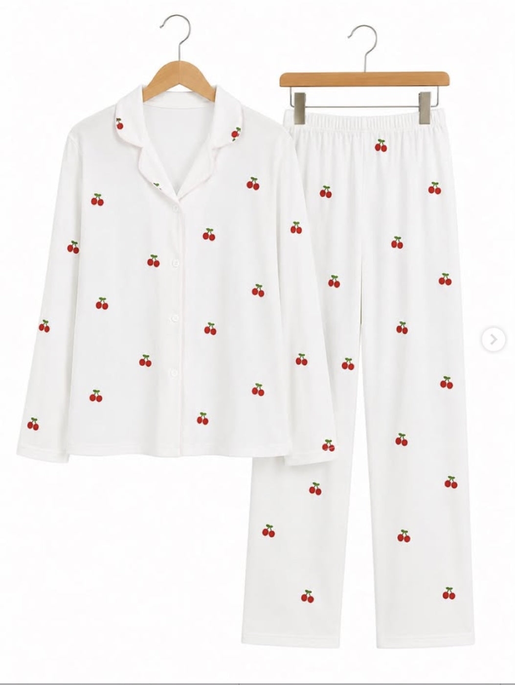 Kiraz Desenli Beyaz Düğmeli Pijama Takımı