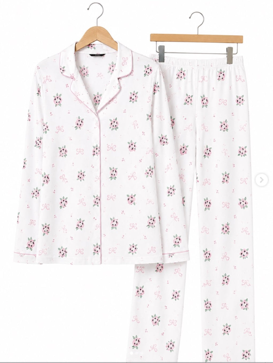 Çiçek & Fiyonk Desenli Beyaz Düğmeli Pijama Takımı